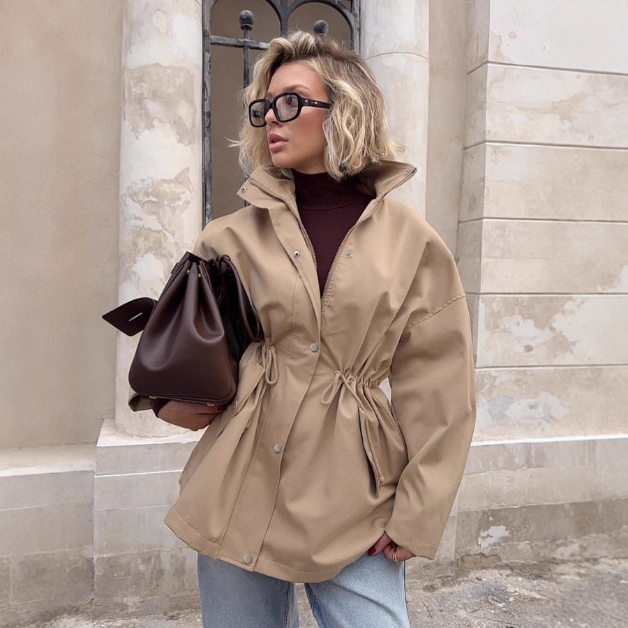 Elegante Khaki Trenchcoat Met Taillekoord