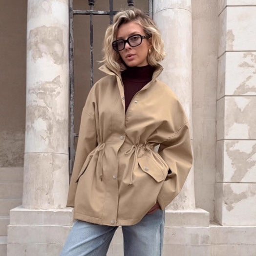 Elegante Khaki Trenchcoat Met Taillekoord